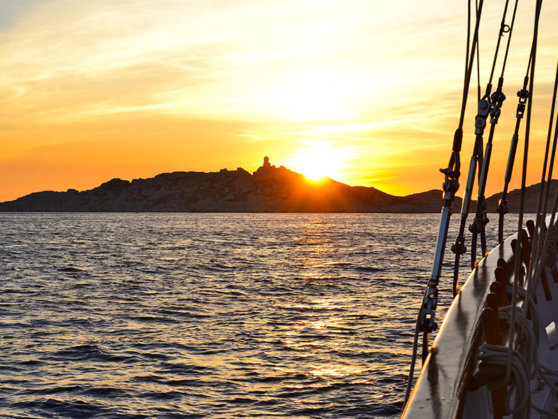 Soirée bateau Marseille avec dîner au coucher du soleil