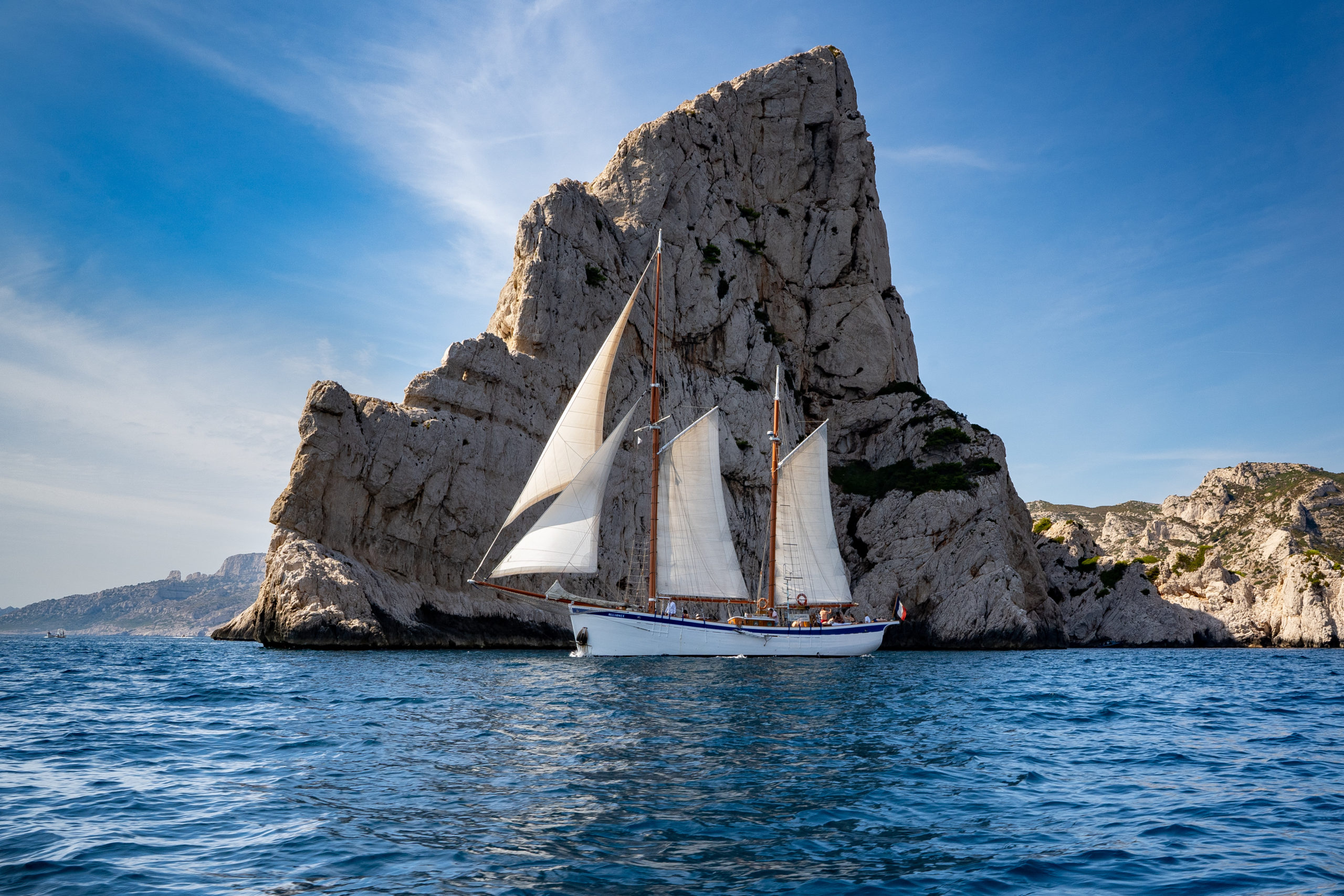 Read more about the article L’avantage des croisière en voilier dans les calanques