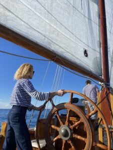 Opération femme à la barre