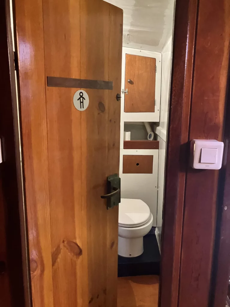Toilettes à bord de la goélette Alliance